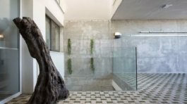 Barandilla-vidrio-adoquines